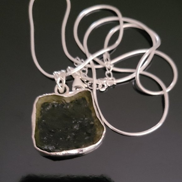 Moldavite Pendant necklace-Moldavite Jewelry -Unisex necklace - Picture 4 of 7